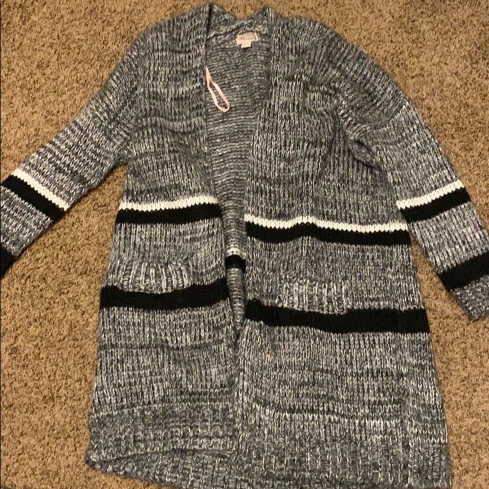 Thick knitted cardigan